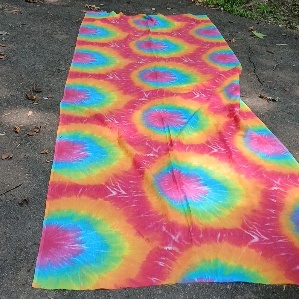 Wall Decor. Vibrant Tie-Dye Fabric. 32in.x145in.‎